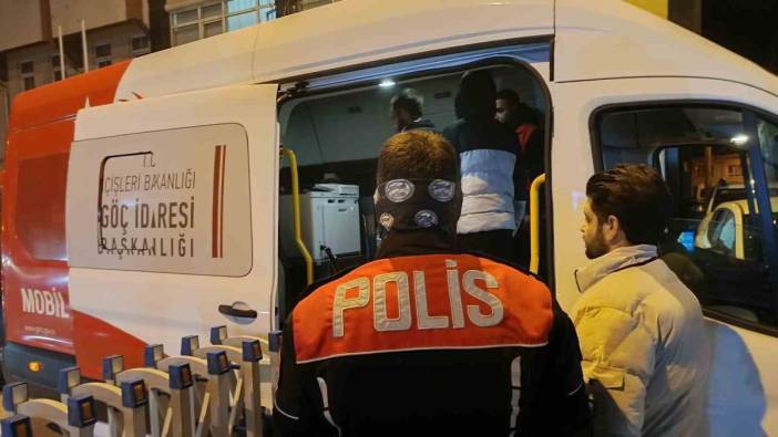 Edirne’de nefes kesen operasyonda17 kaçak göçmen ve 1 FETÖ şüphelisi yakalandı