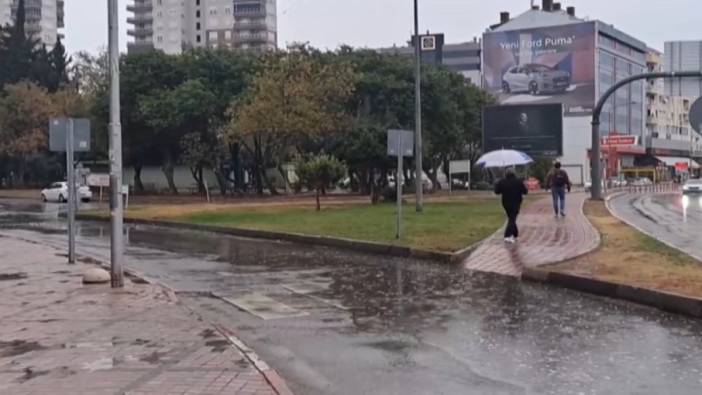 Antalya'da şiddetli yağış hayatı olumsuz etkiledi