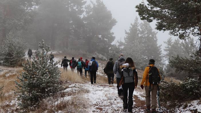 Kar ve sis altında 22,5 km yürüyüş yaptılar