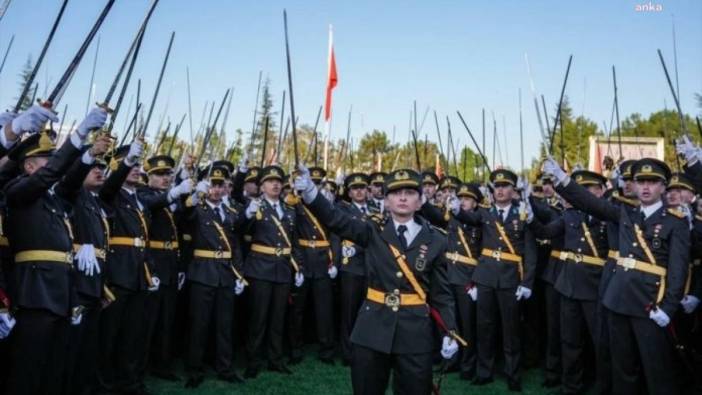 Teğmen Ebru Eroğlu ve İzzet Talip Akarsu'nun YDK'ya sevk edilmesine 52 baro başkanından ortak açıklama geldi