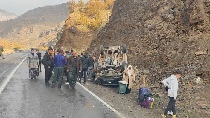 Yağış sebebiyle kaza meydana geldi: Minibüs takla attı