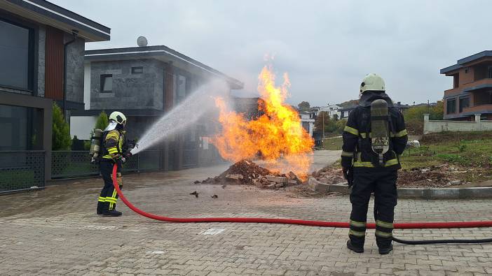 Kocaeli’de korku dolu anlar: İş makinası doğalgaz borusunu deldi