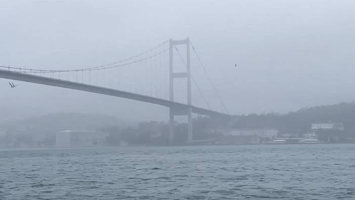 İstanbul'da gemi trafiğine sis engeli