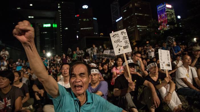 Hong Kong'ta demokrasiye darbe: 45 siyasi lidere hapis cezası