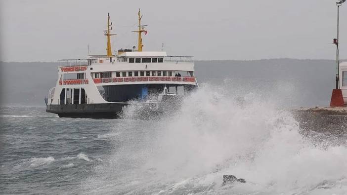 Bozcaada ve Gökçeada feribot seferlerine 'fırtına' engeli