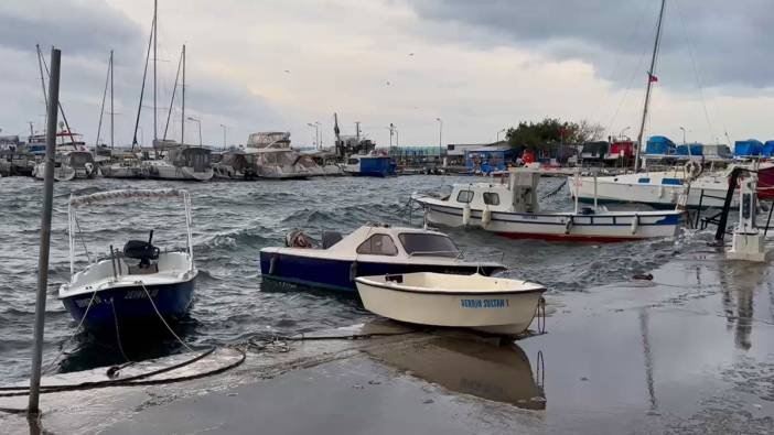 Balıkesir’de dev dalgalar korku dolu anlar yaşattı