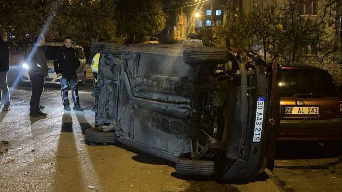 Kırklareli'nde park halindeki iki otomobile çarptı aracını bırakıp kaçtı