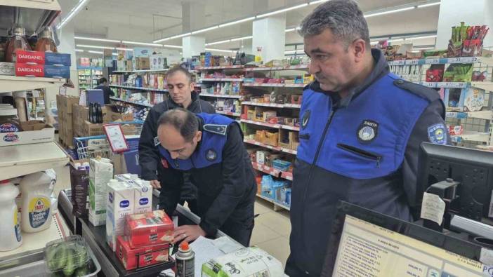 Raf ve kasa arasındaki fiyat farkı zabıtaya takıldı