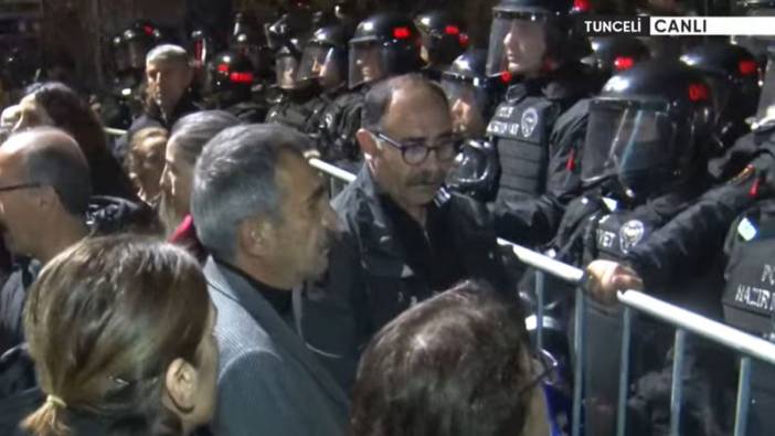 Kayyum atanan Tunceli Belediyesi önünde arbede! Polis belediye binasına girdi