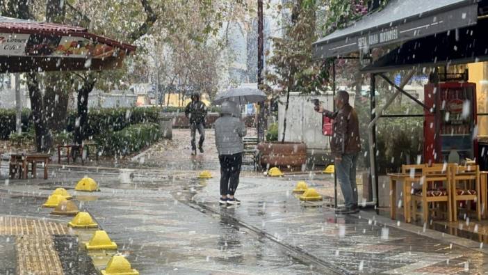 Yalova'ya mevsimin ilk kar yağışı düştü