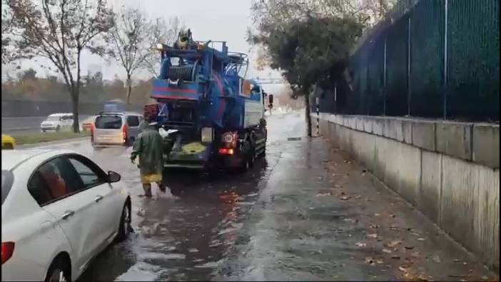 İstanbul'da sağanak yağış ve şiddetli rüzgar etkili oluyor