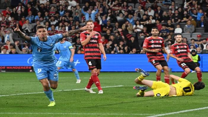 Altı gollü derbinin galibi Sydney FC oldu