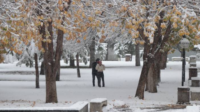 Kayseri kent merkezi, beyaz örtüyle kaplandı