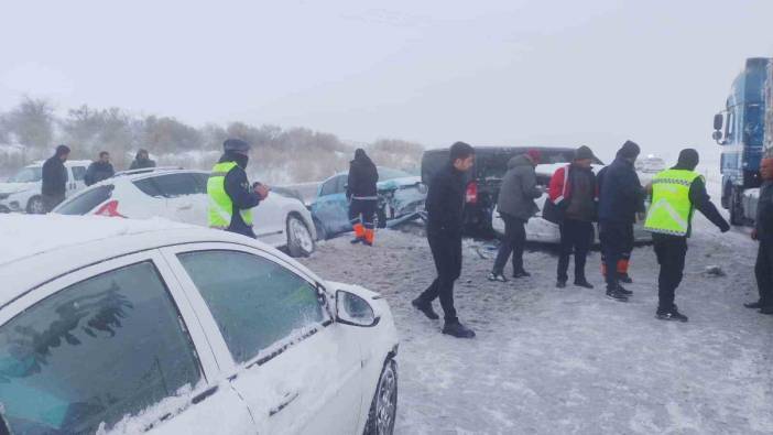 Kırşehir’de yoğun kar yağışı kazalara neden oldu