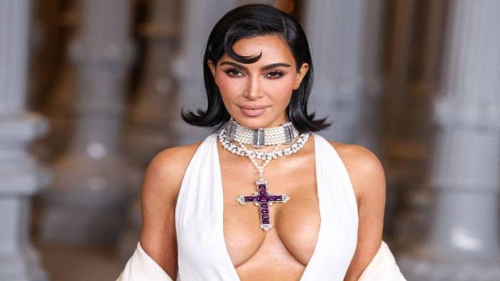 Kardashian dini sembollerle dalga geçmekle suçlanıyor