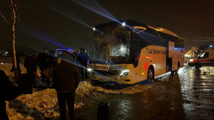 Kayseri'de servis midibüsü ile yolcu otobüsü çarpıştı: 17 kişi yaralandı