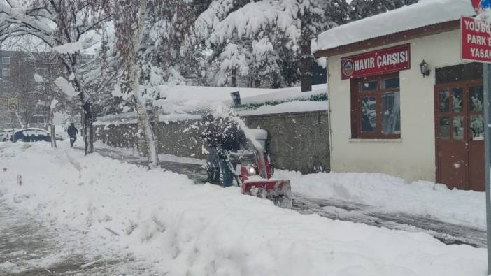 Erzurum'da yollar ulaşıma kapandı