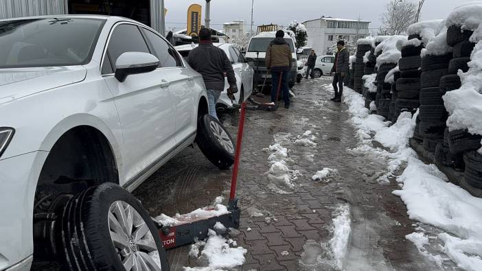 Kış erken geldi lastikçilerde kuyruklar oluştu