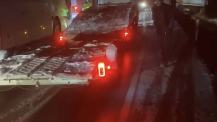 Kayseri’de tır ve otomobil çarpıştı: 2 kilometrelik trafik oluştu