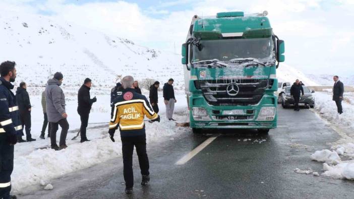 Kar yağışının ardından Erzincan’da kapanan şehirlerarası yollar açıldı