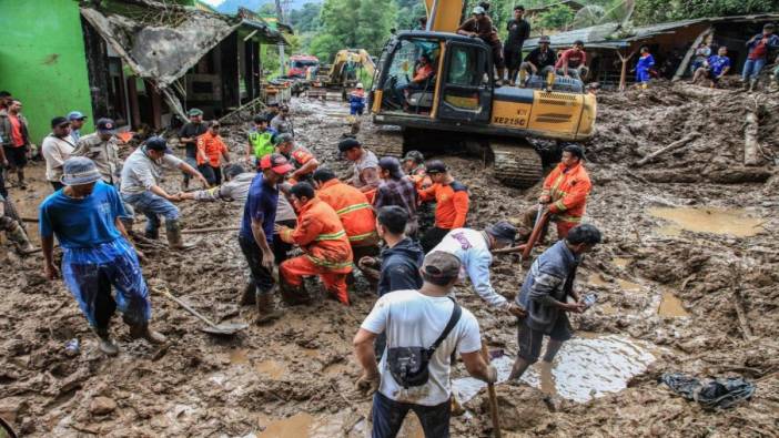 Endonezya'da sel felaketi: 20 ölü