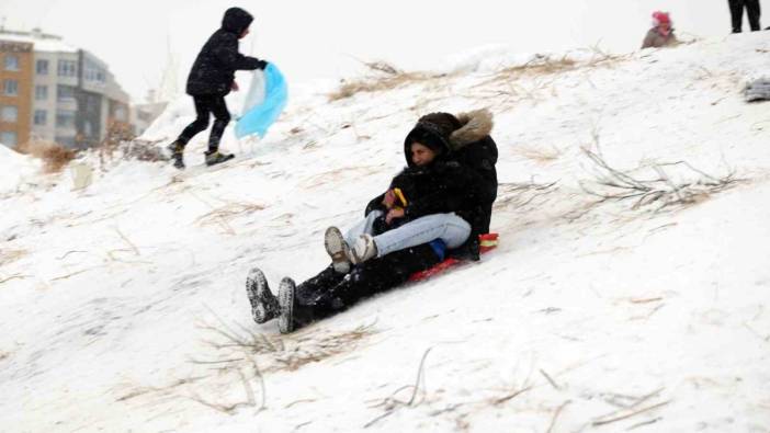 Talas’ın Erciyes’inde ‘kayak keyfi’ akını