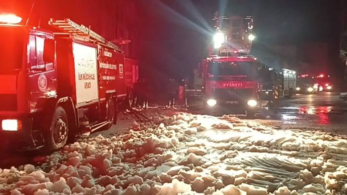 Gaziantep'te ayakkabı ve terlik imalathanesinde yangın