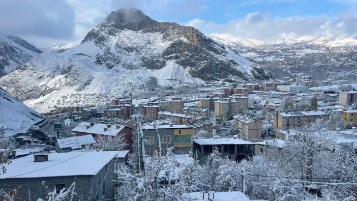 Hakkari'de 10 köy yolu ulaşıma kapandı