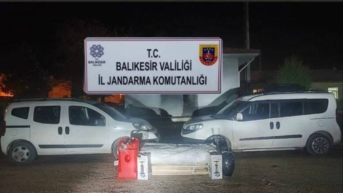 Ayvalık’ta jandarma ekipleri 3 insan kaçakçısı, 1 düzensiz göçmen yakaladı