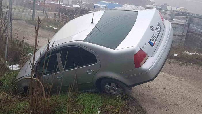 Bolu'da savrulan araç şarampolde kaldı