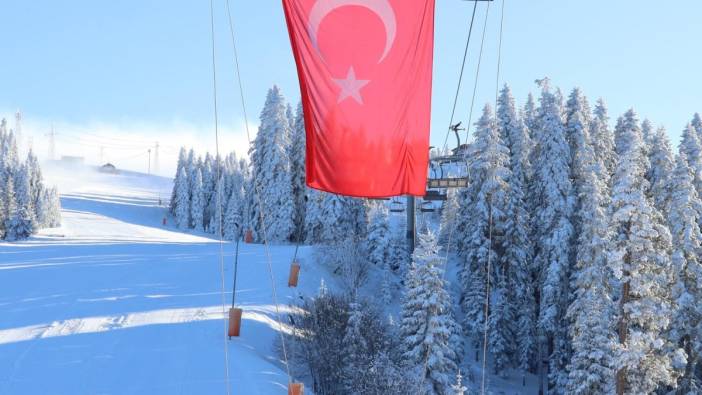 JAK timleri Ilgaz Kayak Merkezi’ni bayrakla süsledi