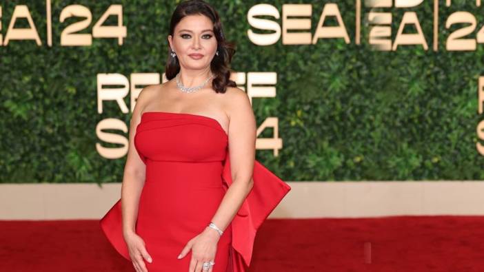 Nurgül Yeşilçay Suudi Arabistan'daki festivale damga vurdu! Gören dönüp bir daha baktı