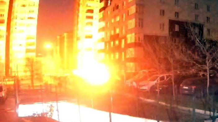 Beylikdüzü'nde doğalgaz bomba gibi patladı! İşte olay anından sıcak kareler...