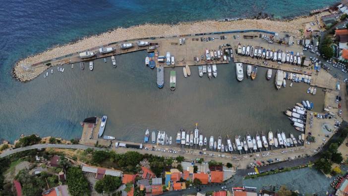 Antalya Kaş'ta denizin rengi kahverengi oldu