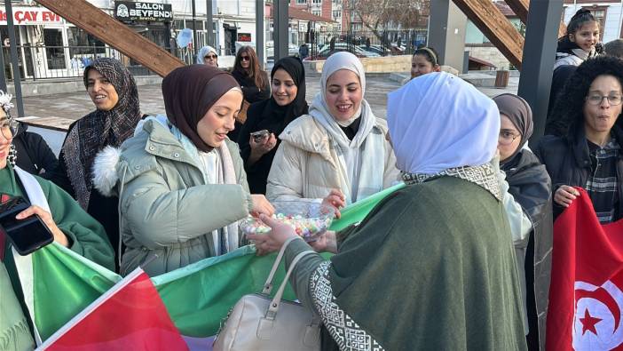 Suriyelilerden Kütahya'da lokumlu kutlama