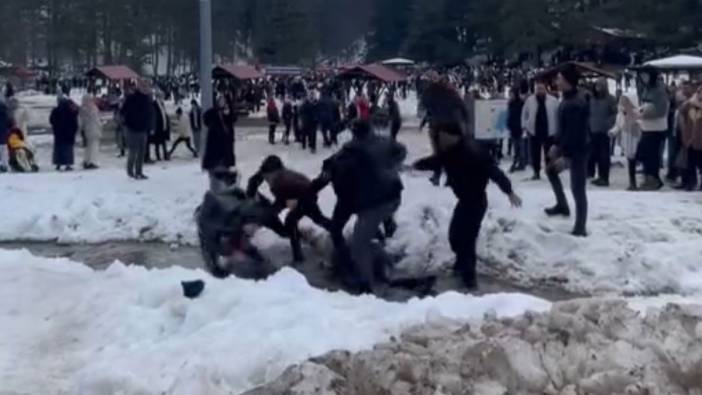 Hamsi festivalinde yumruklar havada uçuştu