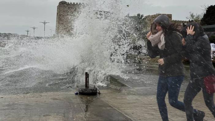 Meteoroloji il il uyardı: Çok şiddetli sağanak ve fırtına geliyor