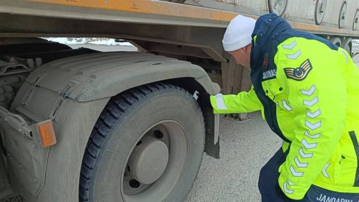 Jandarmadan kış lastiği denetimi: Araçlar tek tek kontrol edildi