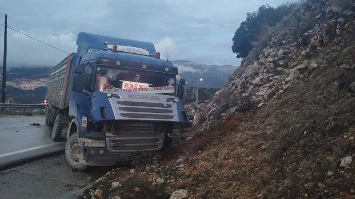 Isparta’da TIR ile otomobil çarpıştı. Yaralılar var