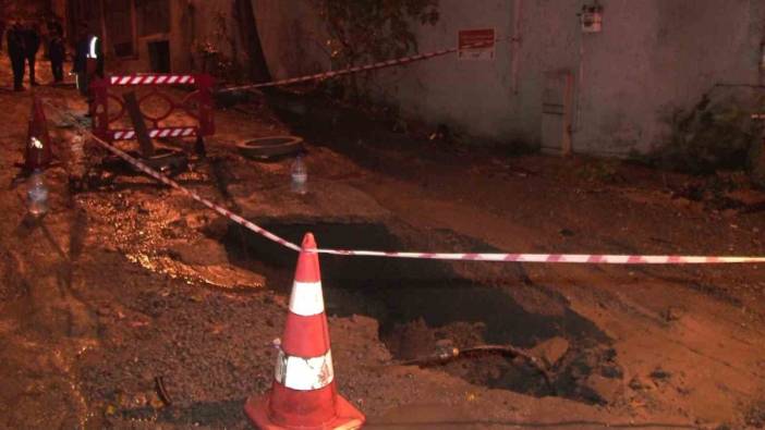 Beyoğlu’nda İSKİ çalışması nedeniyle yol çöktü