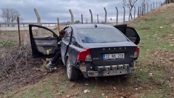 Isparta’da kaza: Virajı alamayarak bahçeye uçtu