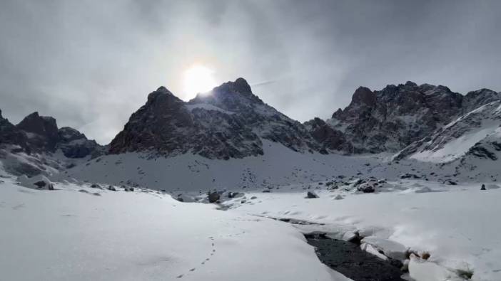 Hakkari'nin Cennet ve Cehennem Vadisi kar altında kaldı