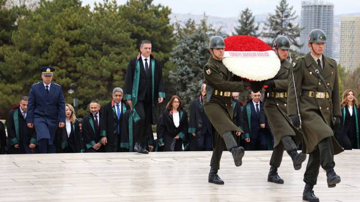 Türkiye Barolar Birliği'nin yeni yönetimi Anıtkabir'i ziyaret etti