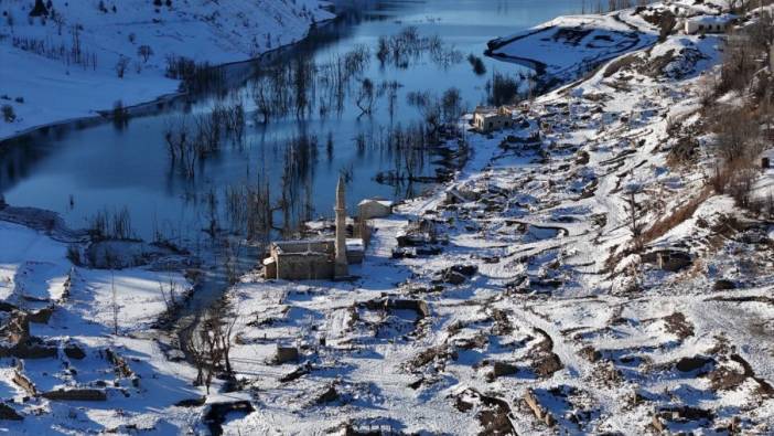 Sivas'ta kuraklık eski köyü gün yüzüne çıkardı