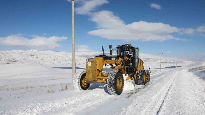 Van’da kardan dolayı kapanan 119 yol açıldı