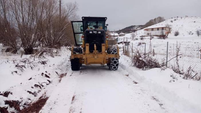 Giresun’u etkisi altına alan kar yağışı nedeniyle 215 köy yolu ulaşıma kapandı