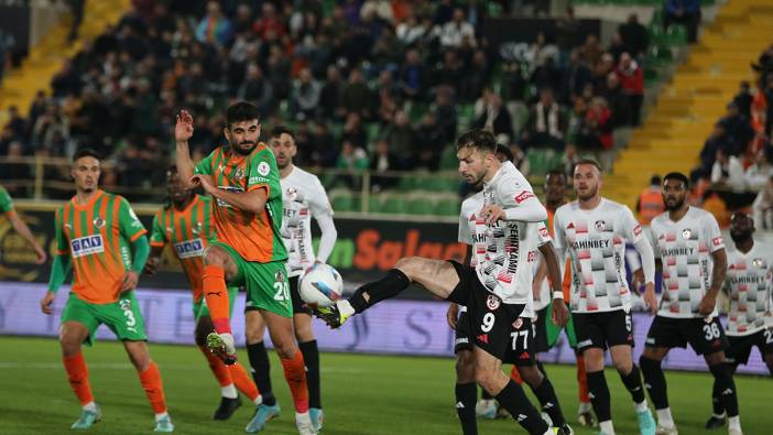 Alanyaspor üç puanı üç golle aldı