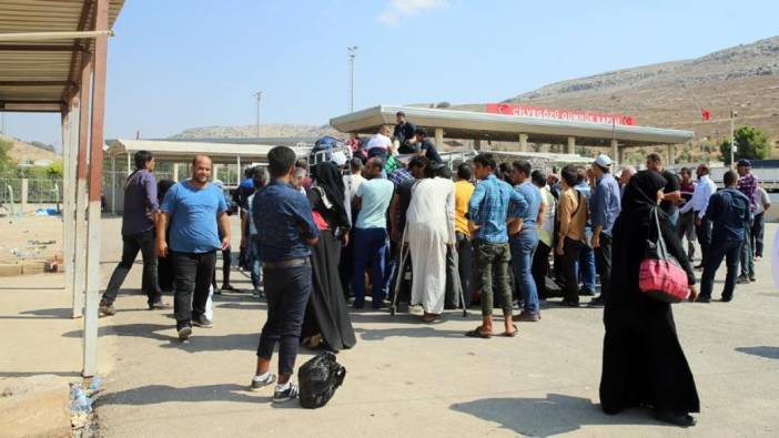 Türkiye'deki Suriyeliler ülkelerine dönüyor mu? Ali Yerlikaya son rakamı açıkladı