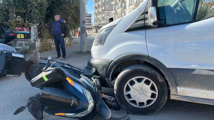 Adıyaman'da kamyonetle çarpışan motosikletin sürücüsü yaralandı