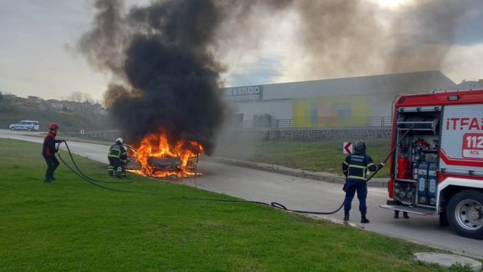 Samsun’da feci olay! Kız isteme töreninden dönen ailenin aracı yandı